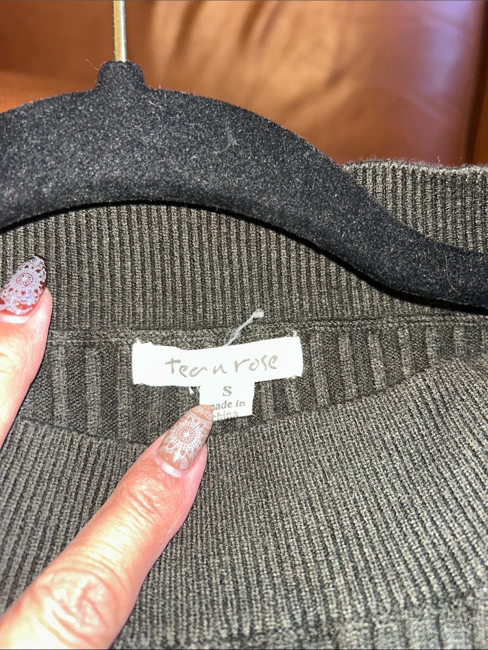 Relaxed Ribbed Crewneck Sweater in deep army green - Picture 3 of 3